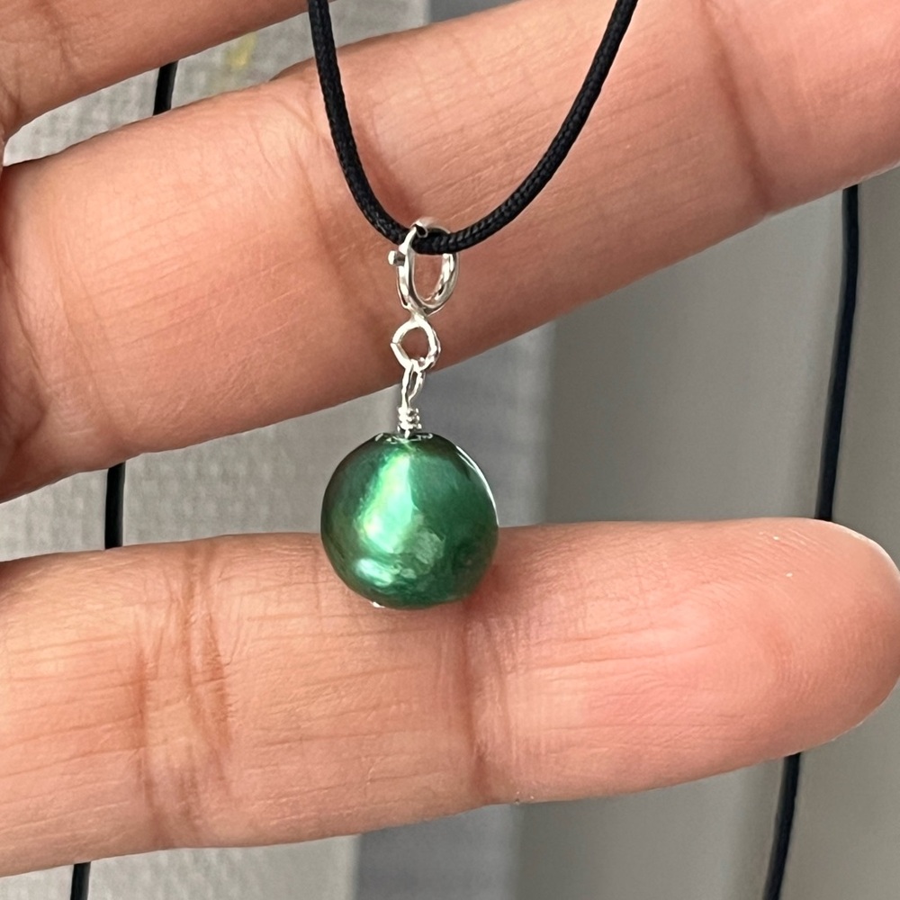 Elegant Green Pearl Pendant Necklace